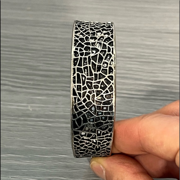 Vintage Silver Cuff Bracelet with Honeycomb or Spider's Web Design, Boho - Picture 3 of 6